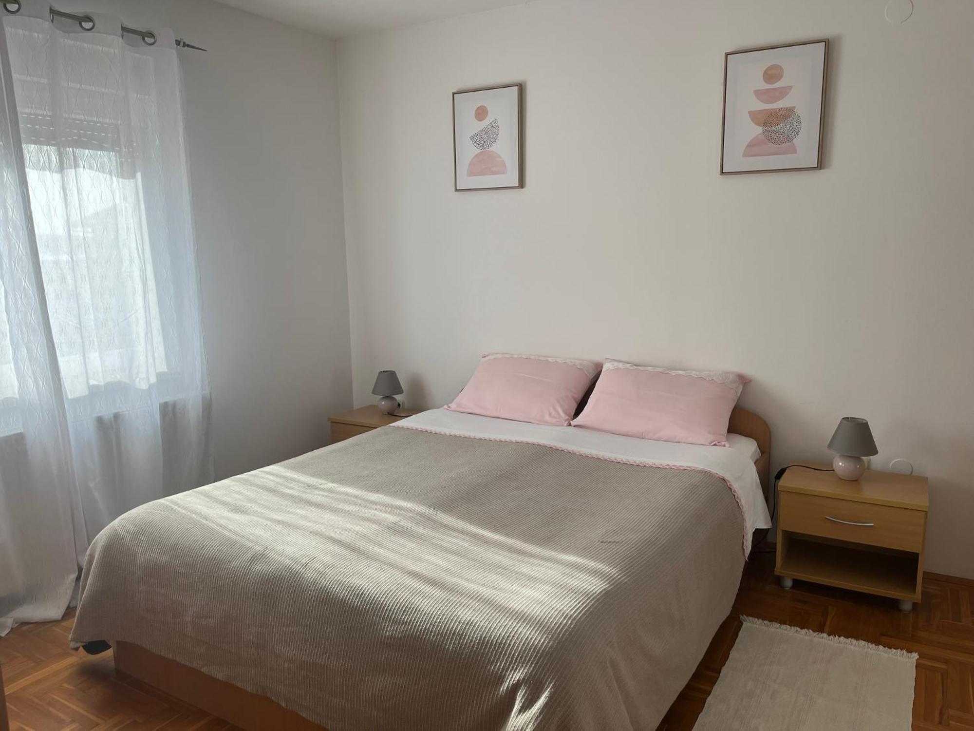 Burle With Free Private Parking Apartment