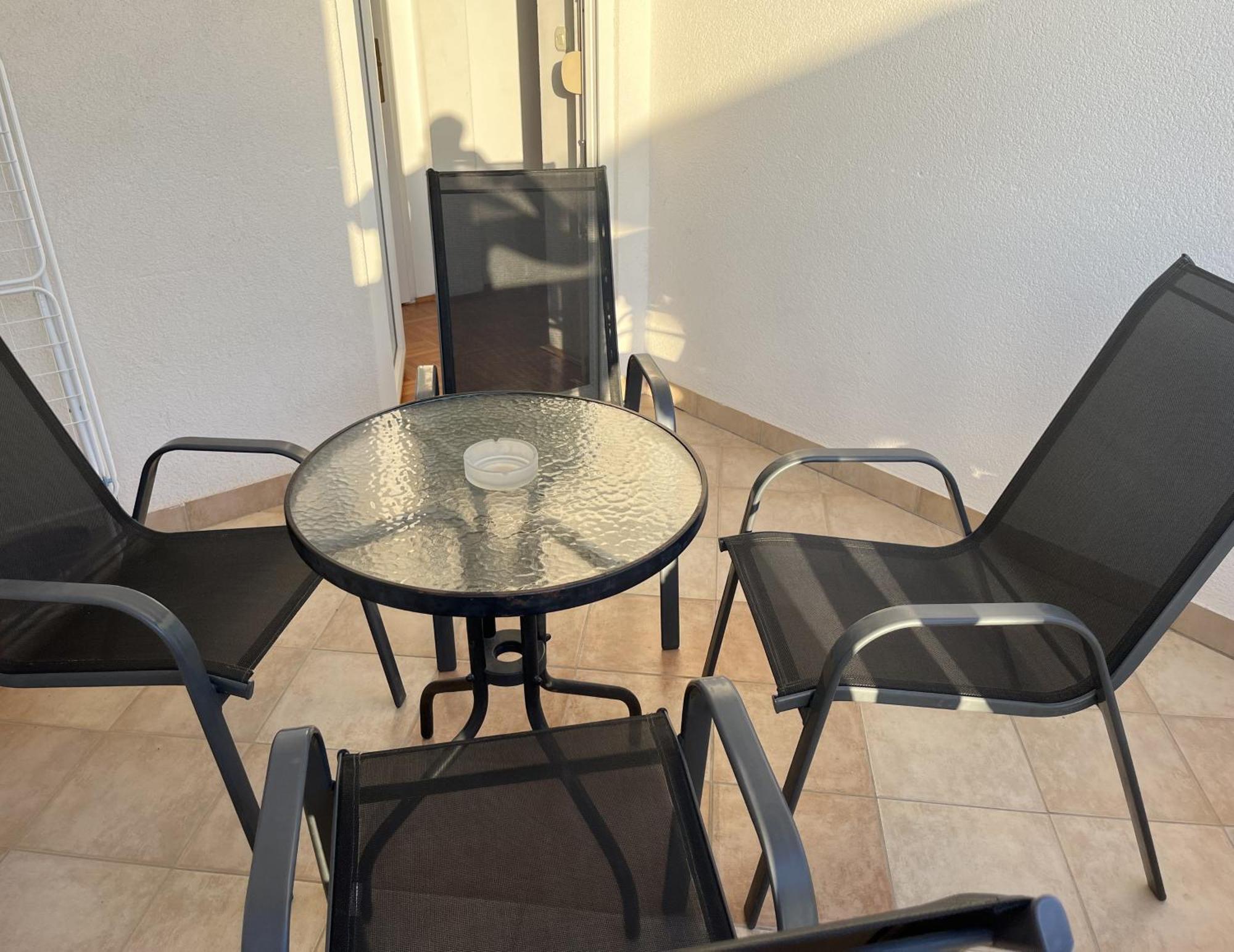 Burle With Free Private Parking Apartment *