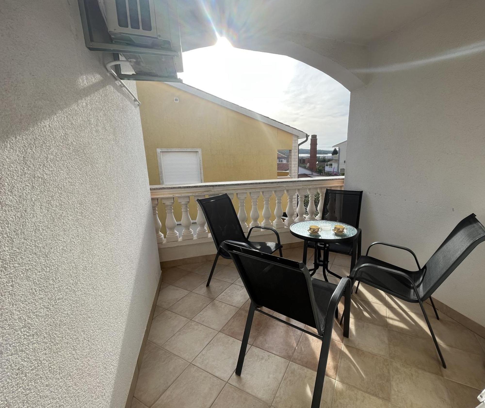 Burle With Free Private Parking Apartment *